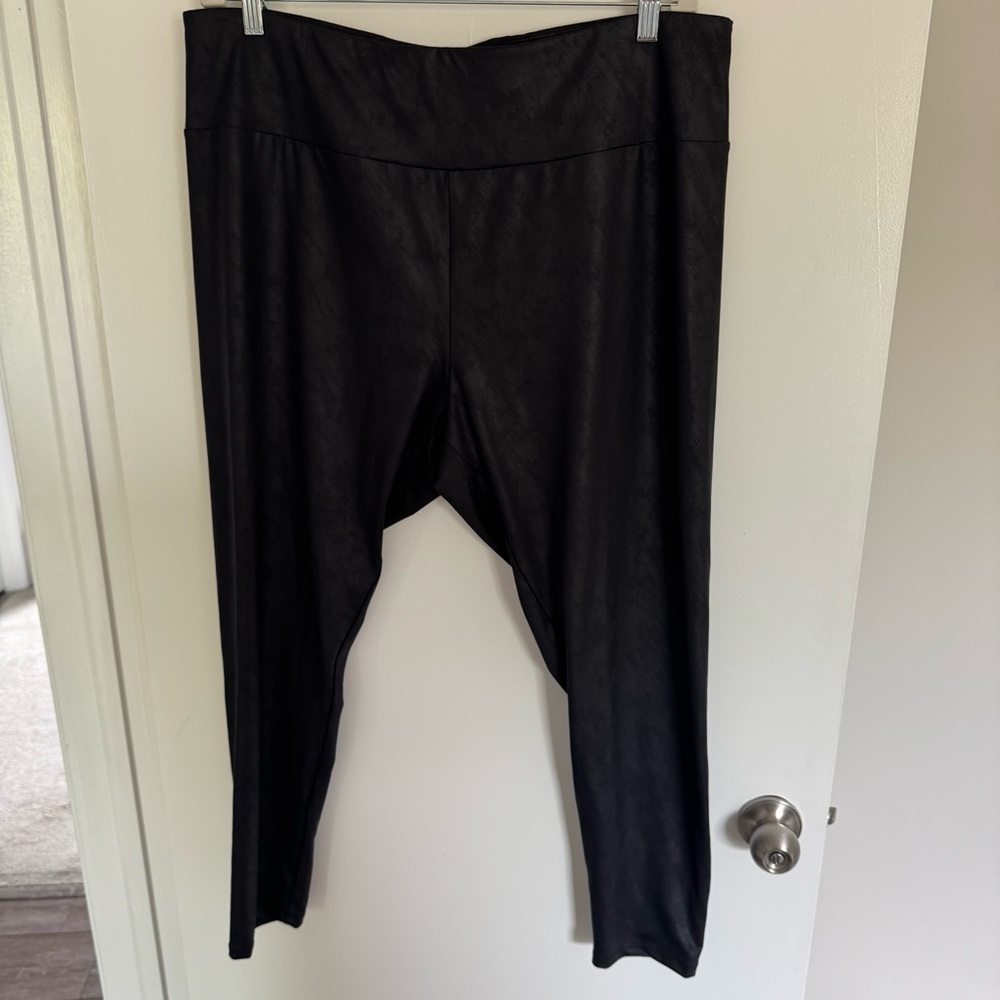 Ava & Viv Black leather look Leggings size 2X